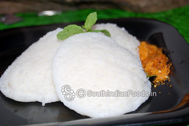 Kushboo idly or Malligai poo idly with idli podi